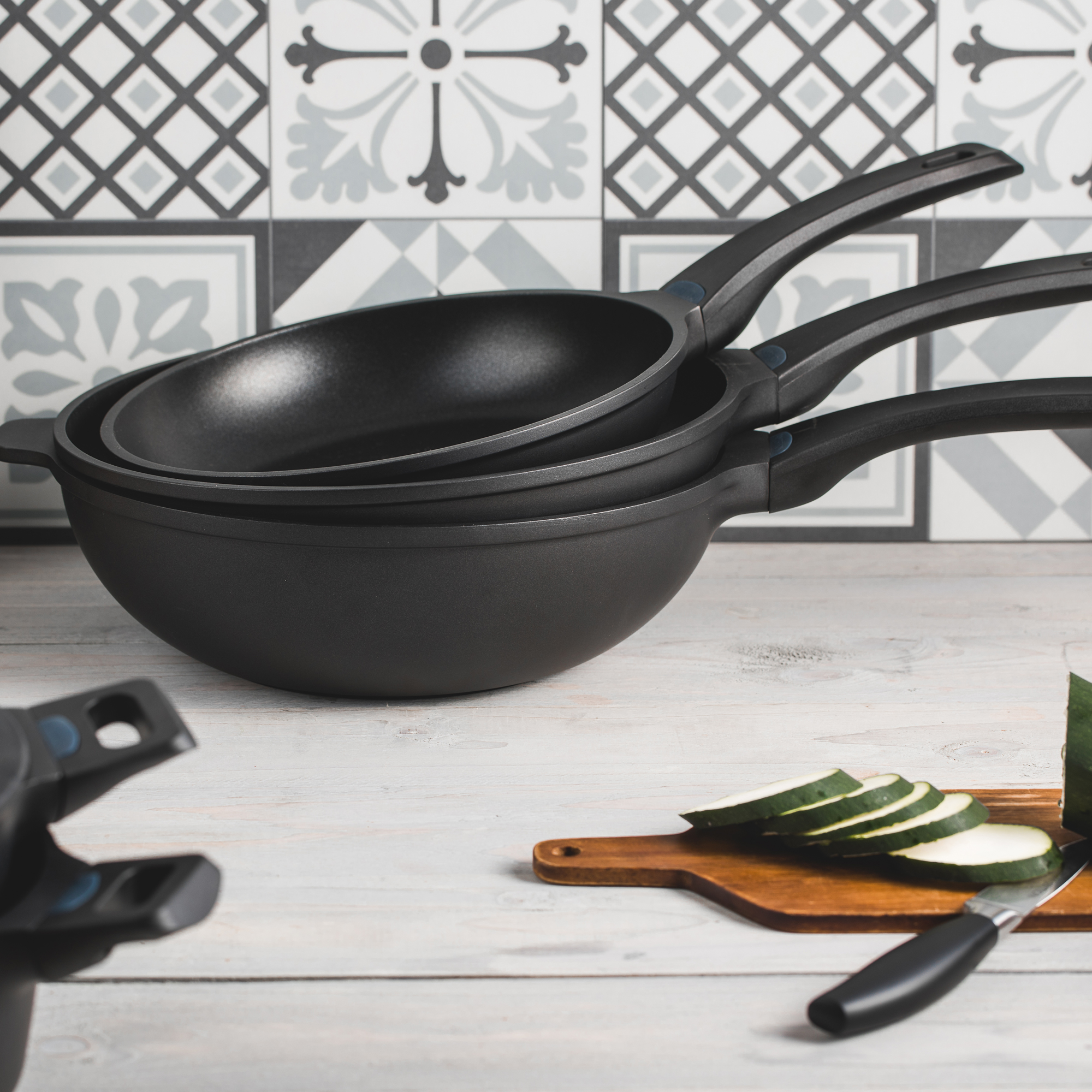 Wok Ultimo with temperature indicator 30 cm AMBITION