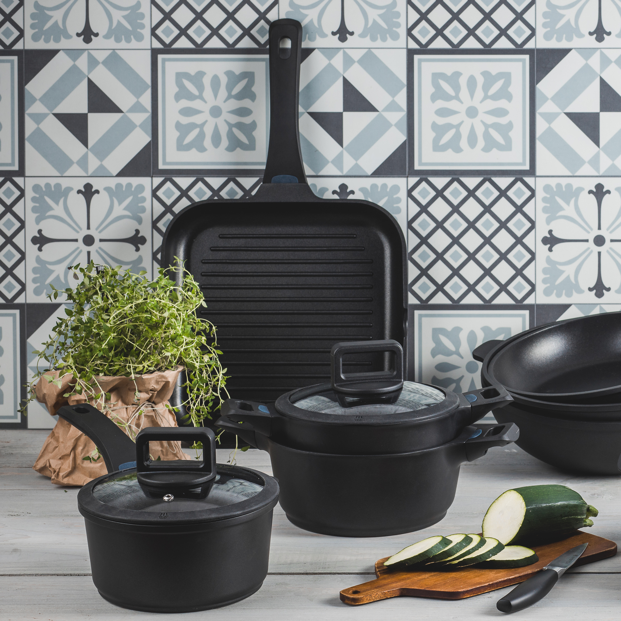 Cooking pot with temperature indicator and lid Ultimo 20 cm AMBITION