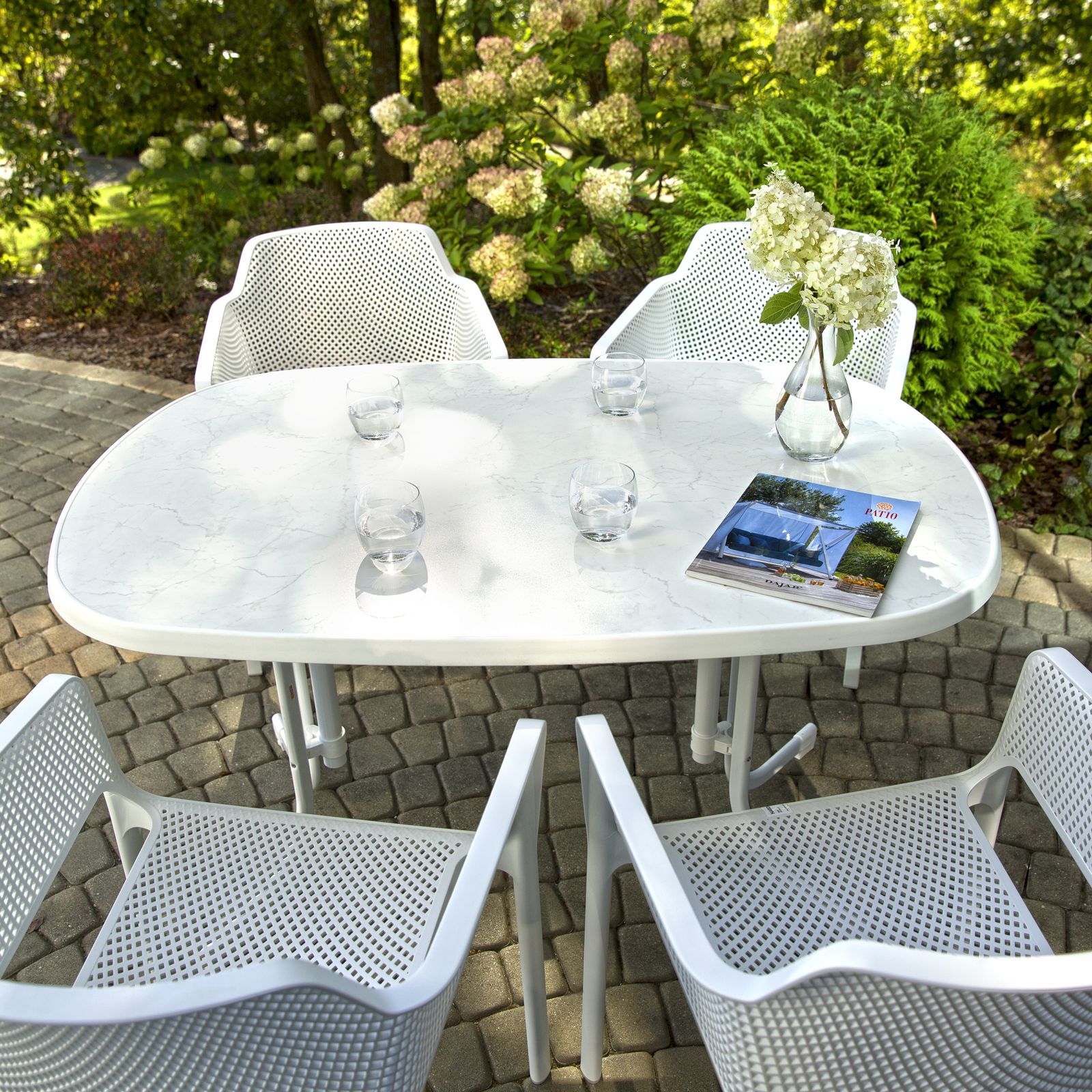 Stół ogrodowy Dine & Relax 132 x 90 cm marble / biały PATIO